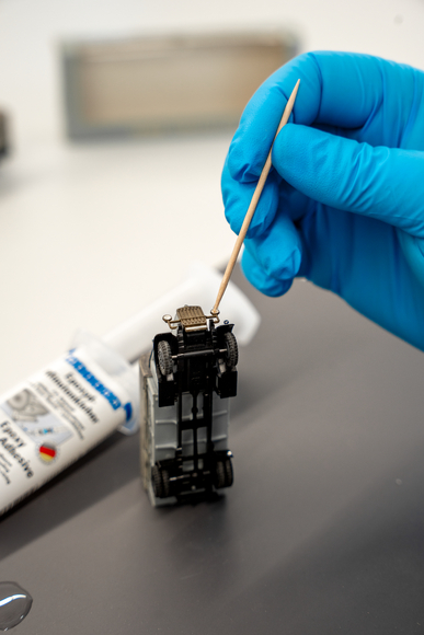 WEICON Epoxyd-Minutenkleber – Anwendung