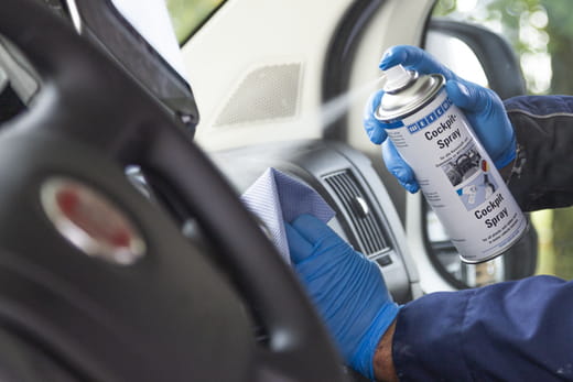 WEICON Cockpit-Spray – Anwendung