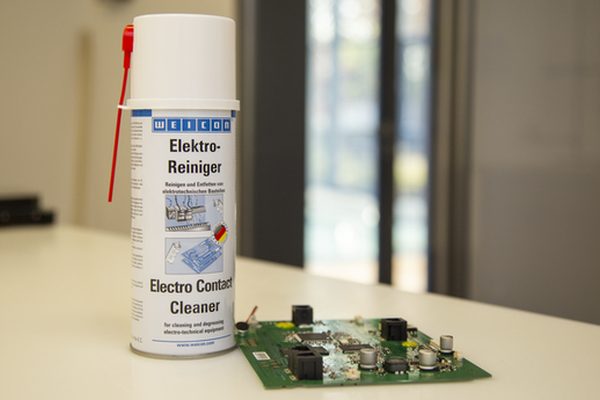 Anwendungsbeispiel WEICON Elektroreiniger: Elektronik und Baugruppen reinigen