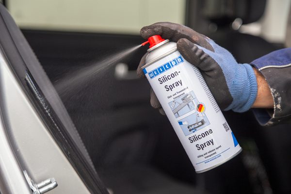 Anwendungsbeispiel WEICON Silicon-Spray: Kunststoff und Gummi geschmeidig halten