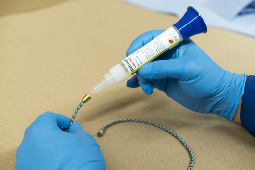 WEICON VA 1460 Cyanacrylat-Klebstoff – Anwendung