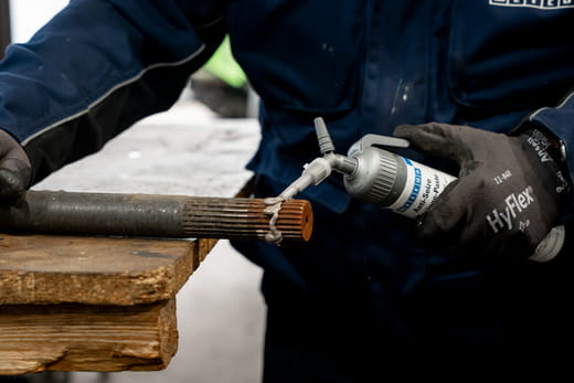 WEICON Anti-Seize Montagepaste – Anwendung WEICON Anti-Seize Montagepaste – Anwendung