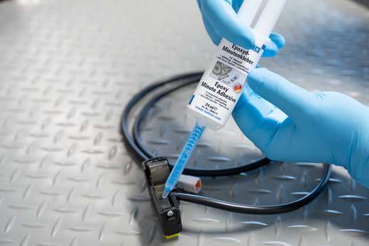 WEICON Epoxyd-Minutenkleber – Anwendung