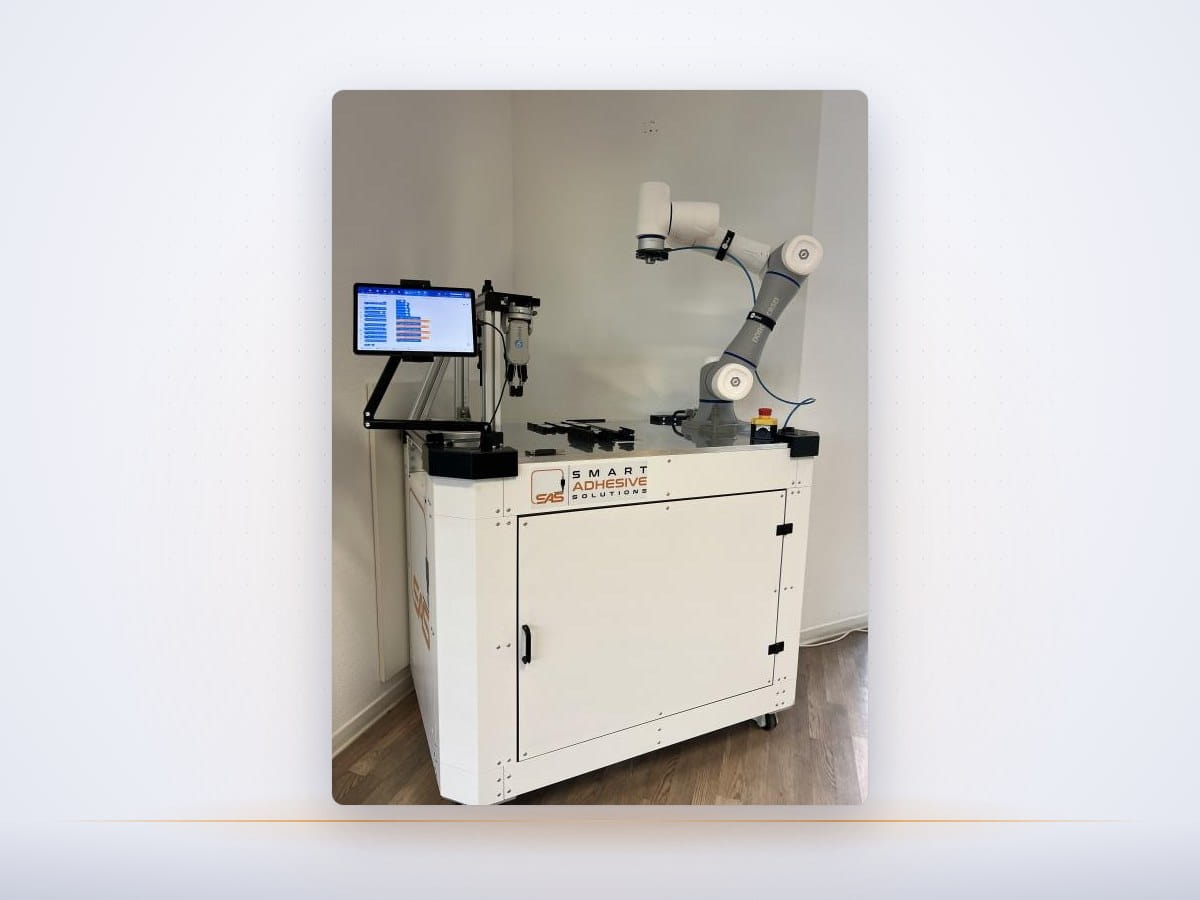 Roboter-Klebeanlage: Cobotstation SAS-DBKL01 von SAS