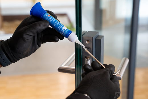 WEICONLOCK® AN 302-50 Schrauben- und Stehbolzensicherung – Anwendung