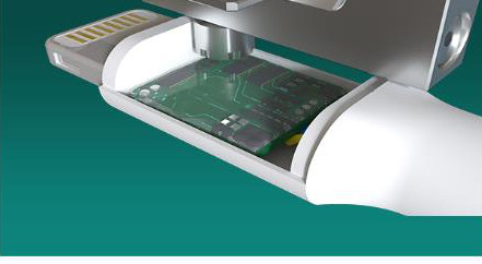 Herstellerbild MBT: UV-Schutzlack an einem Type-C-Stecker