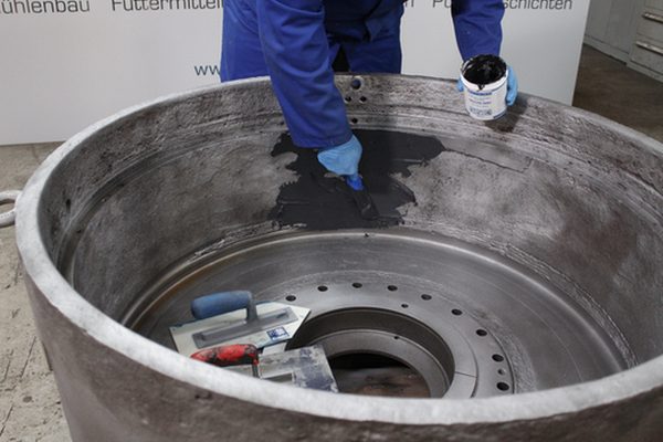 Anwendungsbeispiel WEICON WR2: Außenzylinder einer Pelletpresse instand setzen