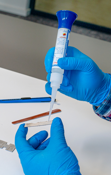WEICON VA 8312 Cyanacrylat-Klebstoff – Anwendung