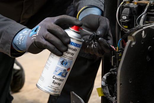 WEICON Kontakt-Spray – Anwendung WEICON Kontakt-Spray – Anwendung