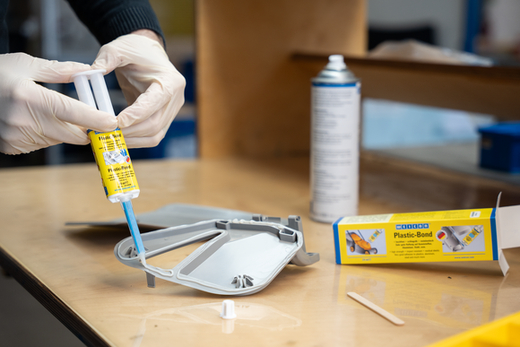 WEICON Plastic-Bond – Anwendung