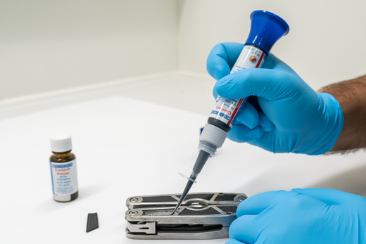 WEICON VA 250 Black Cyanacrylat-Klebstoff – Anwendung
