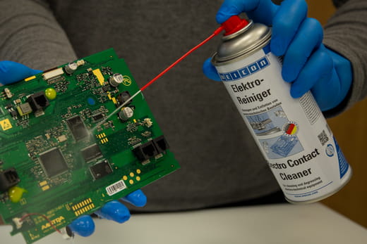 WEICON Elektroreiniger – Anwendung WEICON Elektroreiniger – Anwendung