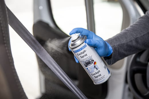 WEICON Cockpit-Spray – Anwendung