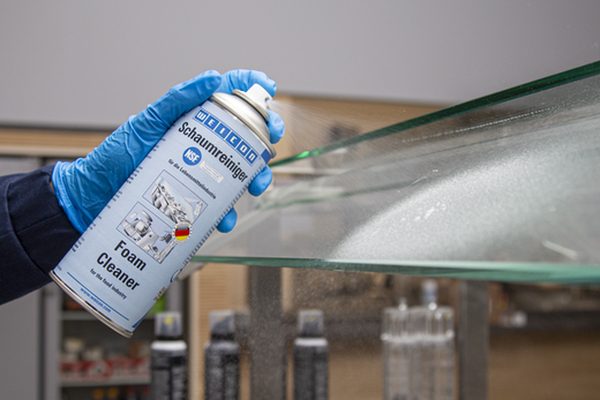 Anwendungsbeispiel WEICON Schaumreiniger: Produktionsbereiche reinigen
