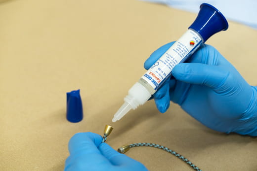 WEICON VA 1408 Cyanacrylat-Klebstoff – Anwendung