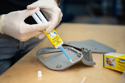 WEICON Plastic-Bond – Anwendung