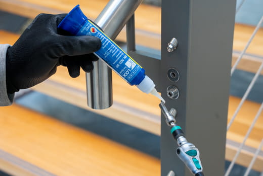 WEICONLOCK® AN 302-50 Schrauben- und Stehbolzensicherung – Anwendung