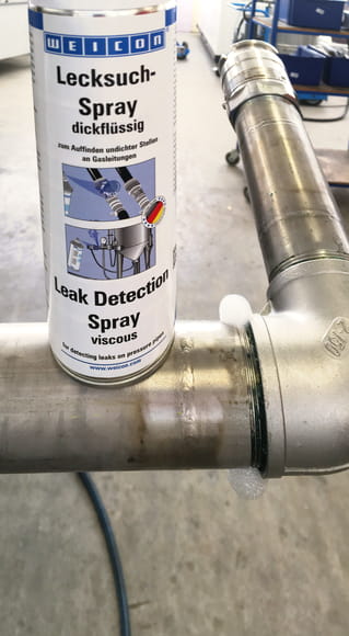 WEICON Lecksuch-Spray dickflüssig – Anwendung
