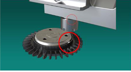 Herstellerbild MBT: Punkte aus hochgefülltem UV-Klebstoff an einer Motorbaugruppe, Punktdurchmesser 0,4 mm