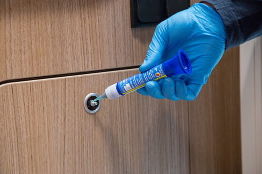 WEICONLOCK® AN 302-70 Schrauben- und Stehbolzensicherung – Anwendung WEICONLOCK® AN 302-70 Schrauben- und Stehbolzensicherung – Anwendung