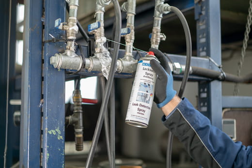 WEICON Lecksuch-Spray dickflüssig – Anwendung
