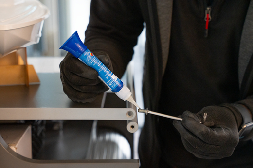WEICONLOCK® AN 302-50 Schrauben- und Stehbolzensicherung – Anwendung