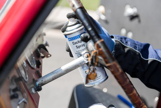 WEICON Cockpit-Spray – Anwendung